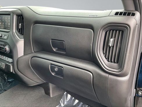 Used 2025 Chevrolet Silverado 2500 Custom w/ Custom Value Package image 16