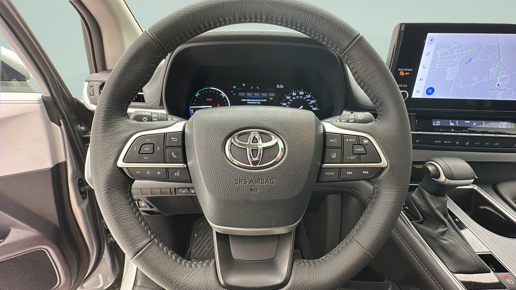 Used 2025 Toyota Sienna XLE FWD image 16
