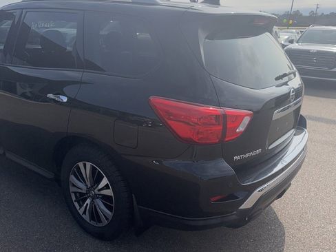 Used 2020 Nissan Pathfinder S image 12
