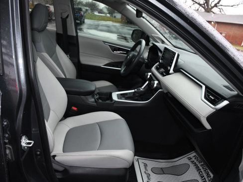 Used 2020 Toyota RAV4 XLE Premium image 23