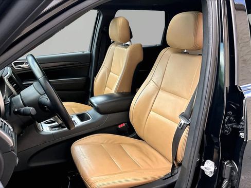 Used 2018 Jeep Grand Cherokee Altitude RWD image 8