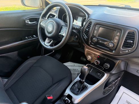 Used 2018 Jeep Compass Sport FWD image 3