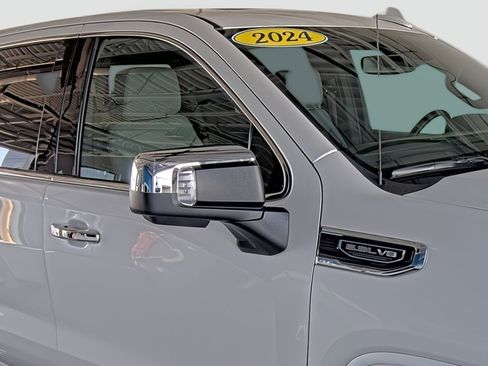 Used 2024 GMC Sierra 1500 SLT w/ SLT Premium Plus Package AWD/4WD image 17