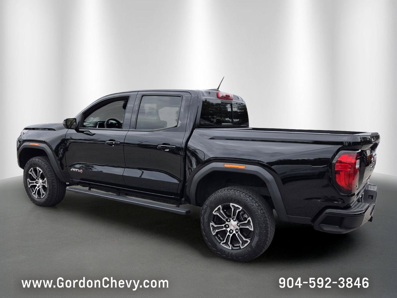 Used 2024 GMC Canyon AT4 AWD/4WD image 3