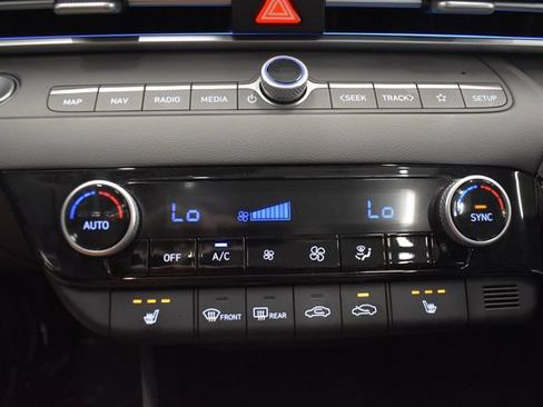 Used 2025 Hyundai Elantra SEL FWD image 28