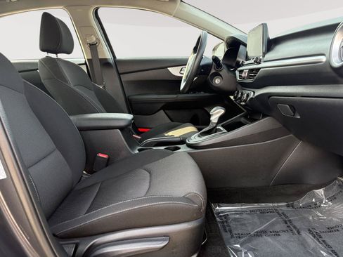 Used 2024 Kia Forte LXS w/ LXS Technology Package FWD image 9