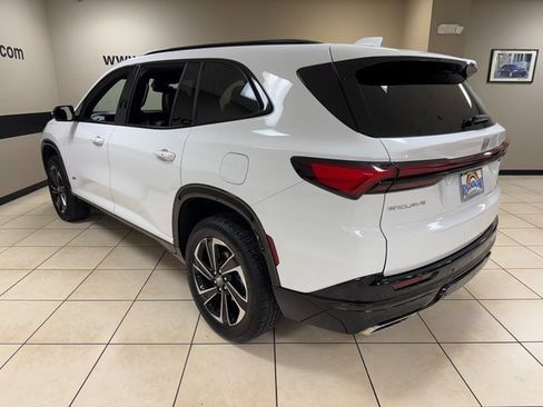 Used 2025 Buick Enclave Sport Touring image 4