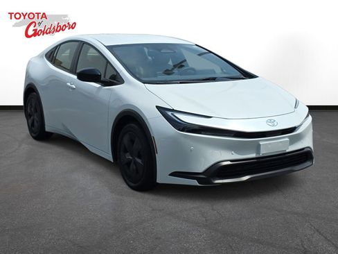 Used 2026 Toyota Prius LE FWD image 3