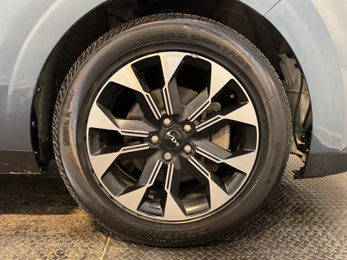 Used 2022 Kia Carnival EX FWD image 37