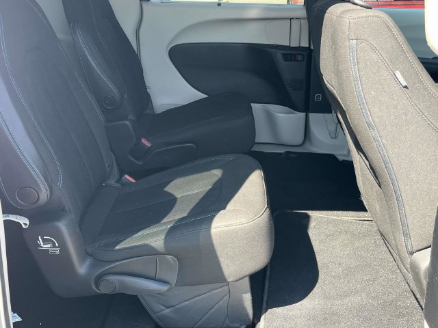 Certified 2021 Chrysler Pacifica Touring FWD image 22