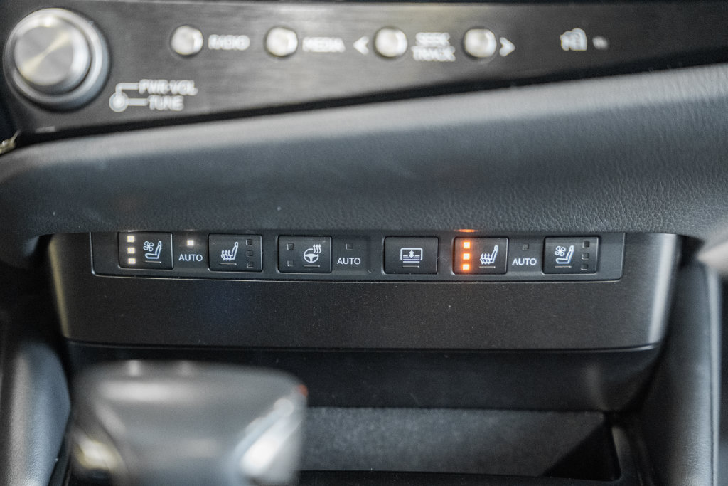 Used 2024 Lexus ES 350 w/ Accessory Package (Z2) FWD image 22