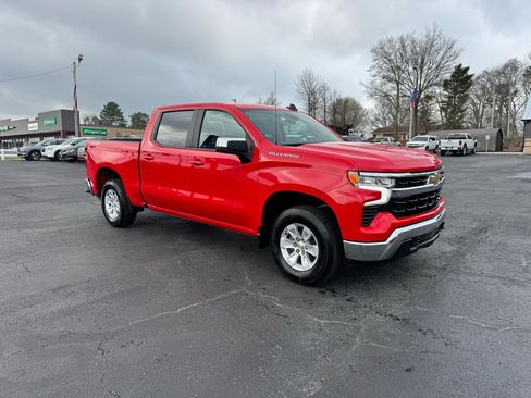 Used 2025 Chevrolet Silverado 1500 LT image 4