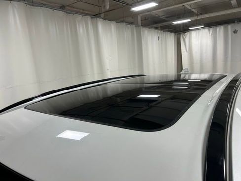 Used 2025 Volvo XC60 B5 Plus image 5