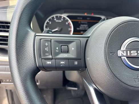 Used 2023 Nissan Rogue S image 16
