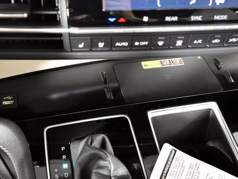 Certified 2025 Toyota Sienna Platinum image 46