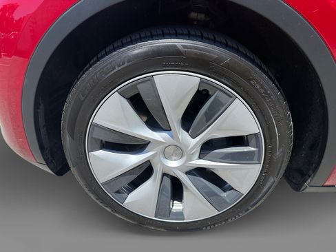 Used 2024 Tesla Model Y Long Range AWD/4WD image 9