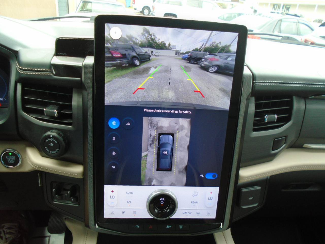 Used 2024 Ford Expedition Platinum RWD image 21