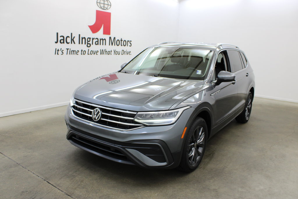 Certified 2022 Volkswagen Tiguan SE FWD image 2