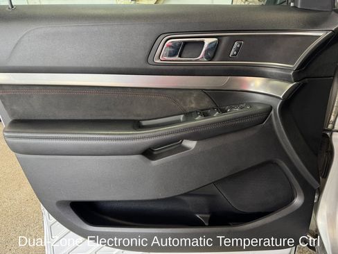 Used 2018 Ford Explorer XLT w/ XLT Appearance Package AWD/4WD image 10
