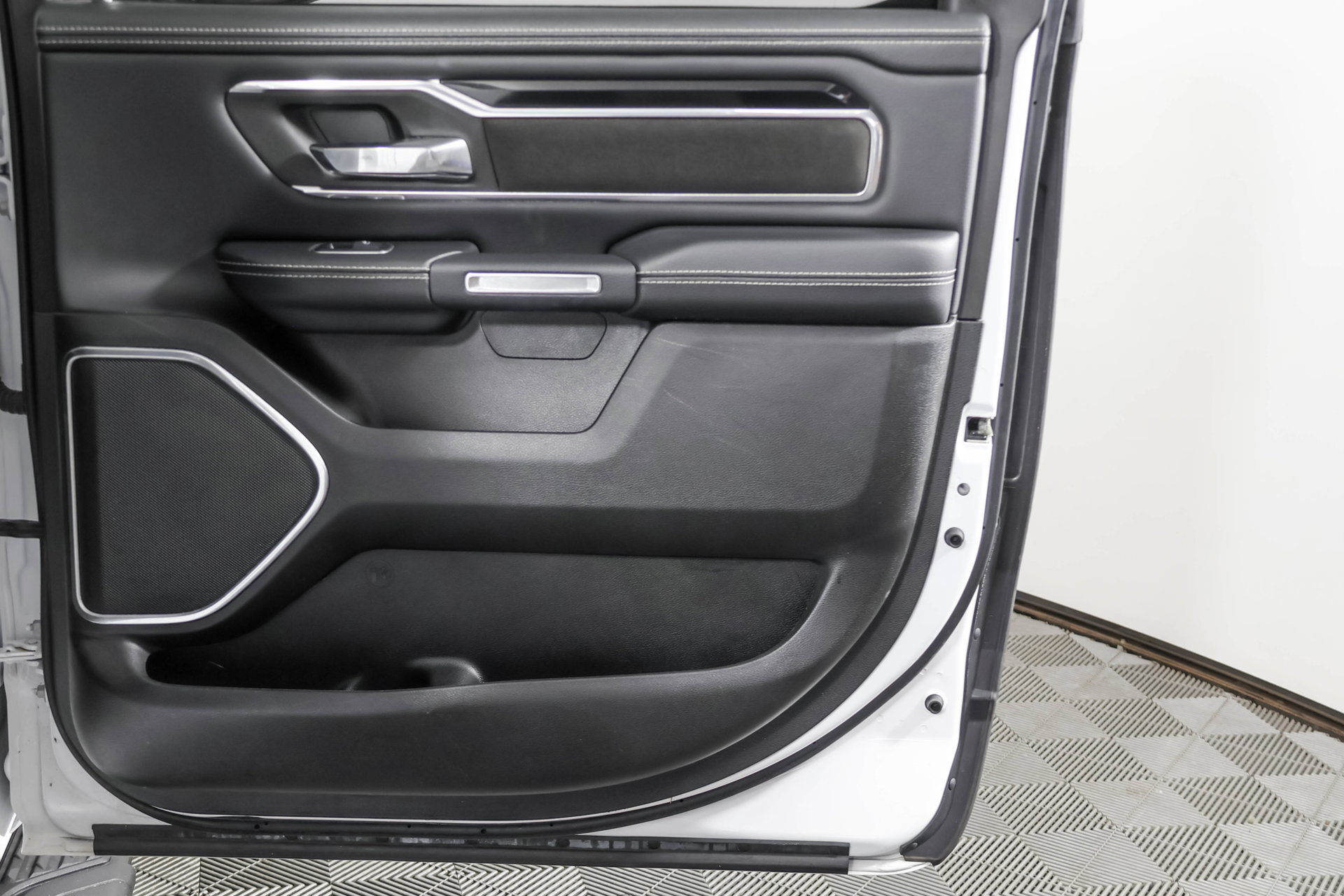 Used 2022 RAM 1500 Laramie AWD/4WD image 48