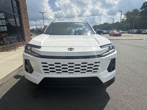 Used 2026 Toyota RAV4 SE w/ Convenience Package FWD image 29