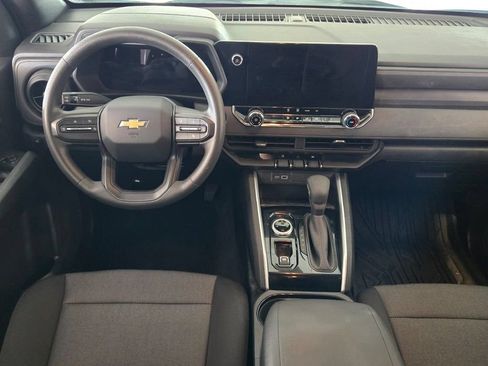 Used 2025 Chevrolet Colorado W/T AWD/4WD image 17