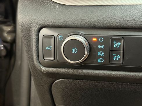 Used 2020 Ford Explorer XLT w/ Equipment Group 202A AWD/4WD image 17