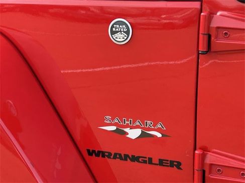 Used 2017 Jeep Wrangler Sahara image 7