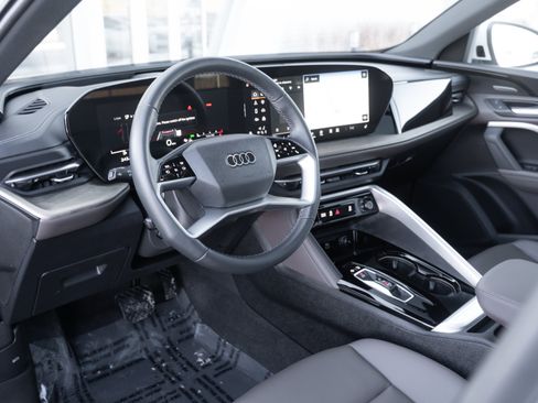 Certified 2025 Audi Q5 Premium w/ Premium Plus AWD/4WD image 9