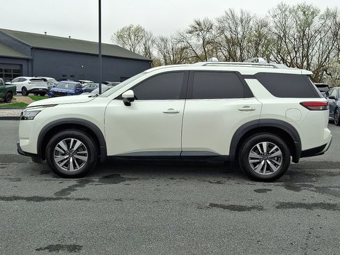 Certified 2023 Nissan Pathfinder SL w/ Black Appearance Package image 5