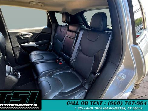 Used 2017 Jeep Cherokee Overland image 26
