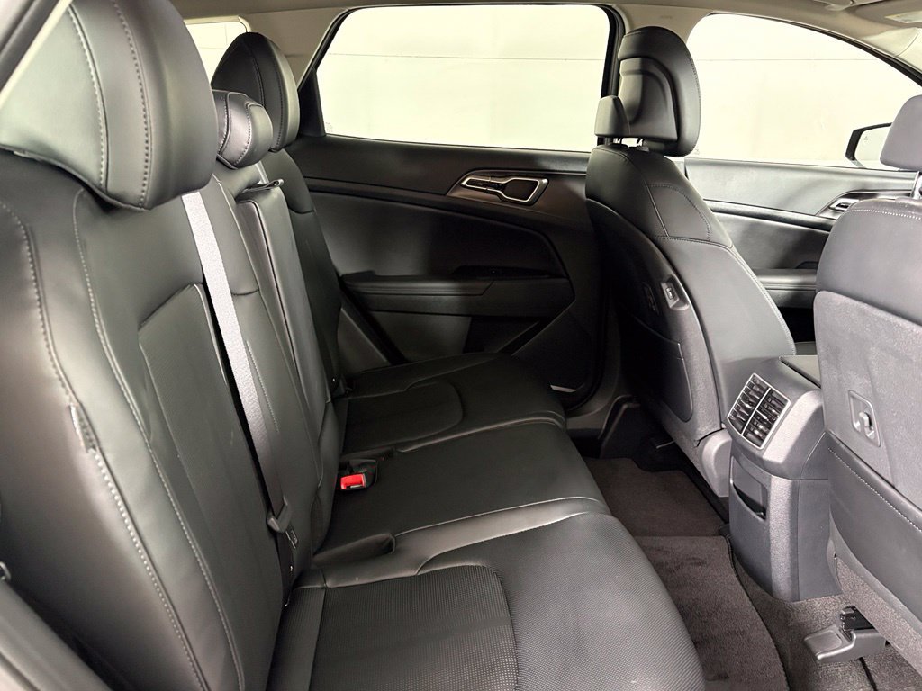 Used 2026 Kia Sportage EX w/ EX Panorama Roof Package FWD image 17