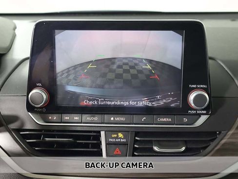 Used 2024 Nissan Altima 2.5 SV image 4