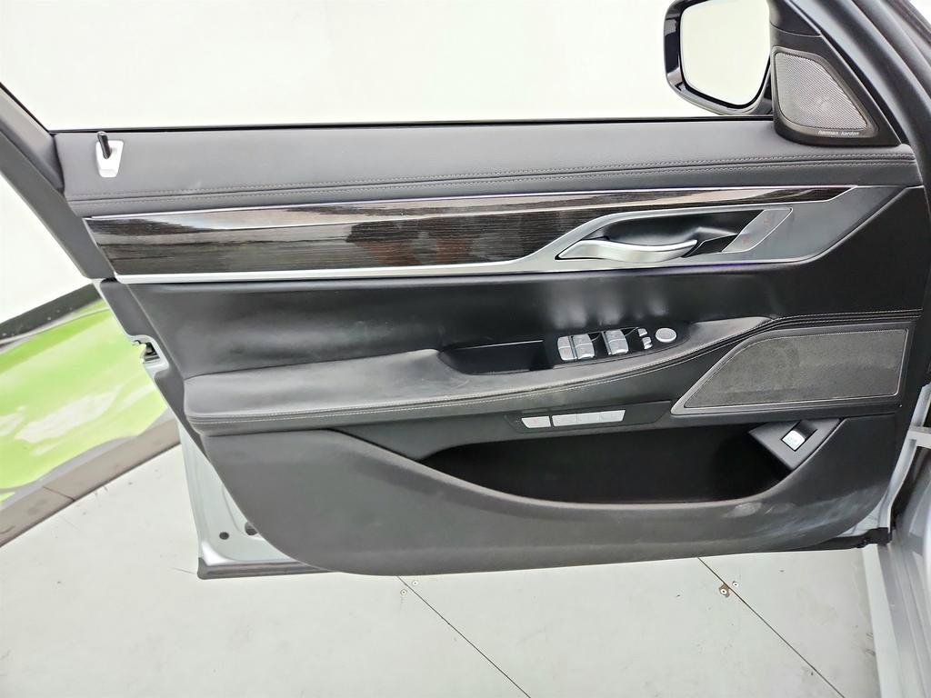 Used 2016 BMW 750i xDrive AWD/4WD image 23
