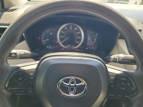 Used 2021 Toyota Corolla LE FWD image 17