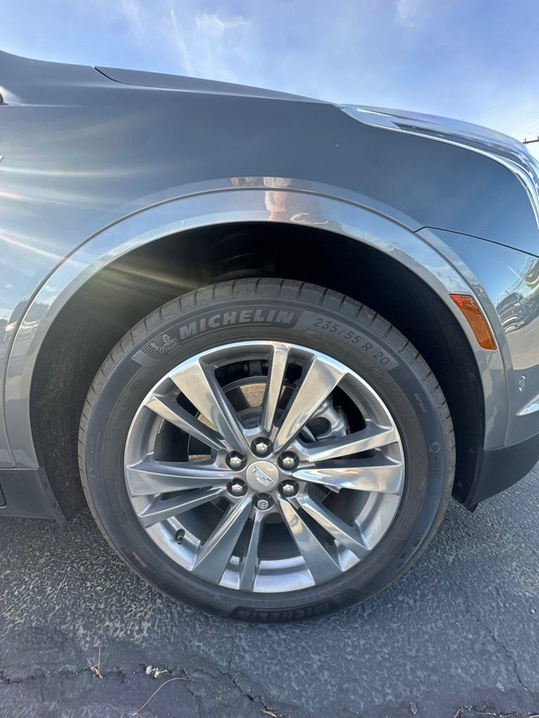 Certified 2022 Cadillac XT5 Premium Luxury w/ Technology Package FWD image 9