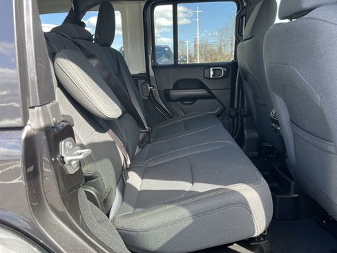 Certified 2025 Jeep Wrangler Sahara image 18