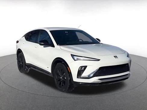 Used 2025 Buick Envista Sport Touring image 3