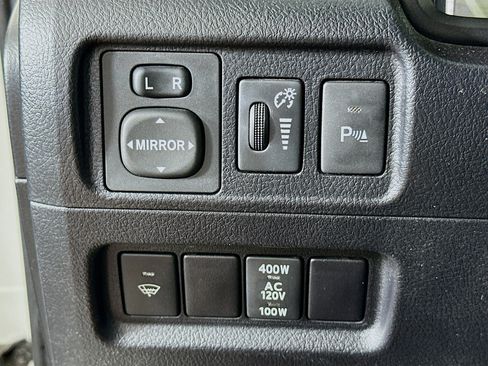 Used 2018 Toyota 4Runner Limited AWD/4WD image 17