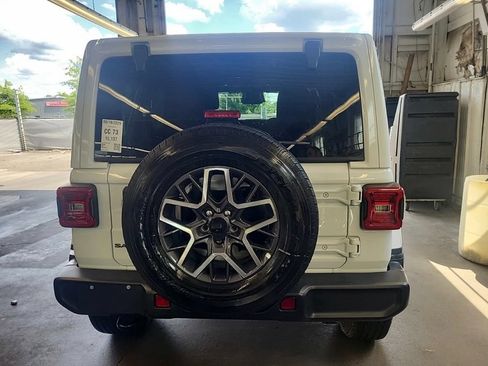 Used 2026 Jeep Wrangler Unlimited Sahara AWD/4WD image 7