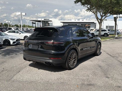 Used 2023 Porsche Cayenne Platinum Edition AWD/4WD image 3