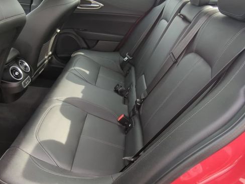 Used 2025 Alfa Romeo Giulia AWD image 22
