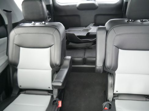 Used 2022 Ford Explorer XLT w/ Equipment Group 202A image 13