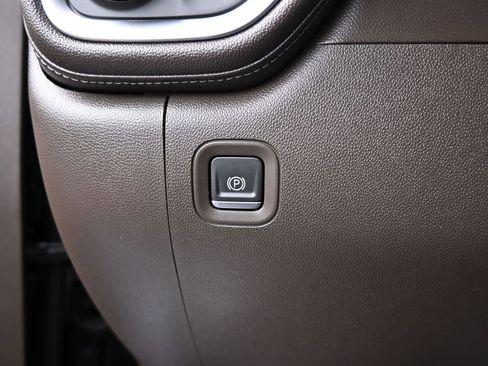 Used 2020 Chevrolet Silverado 1500 RST image 34