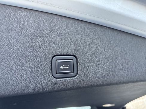 Used 2023 Cadillac XT6 Premium Luxury w/ Technology Package image 12