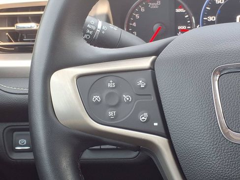 Used 2023 GMC Acadia Denali w/ Denali Technology Package FWD image 16
