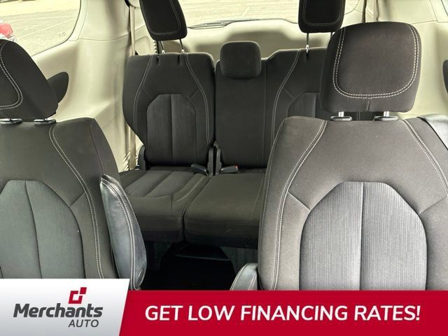 Used 2023 Chrysler Voyager LX FWD image 4