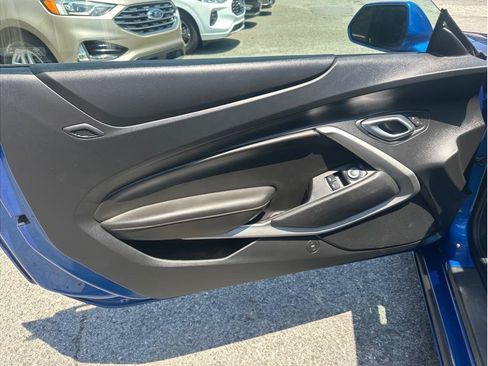 Used 2017 Chevrolet Camaro LT RWD image 9