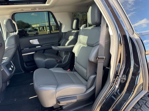 Used 2025 Ford Expedition Active image 11