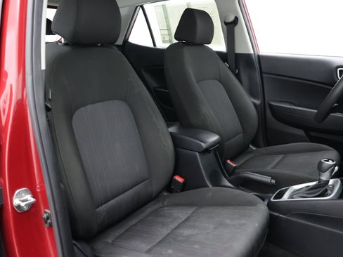 Used 2023 Hyundai Venue SE FWD image 33